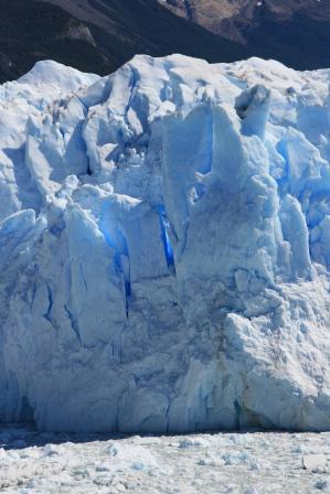 Intensives blau, von weit...